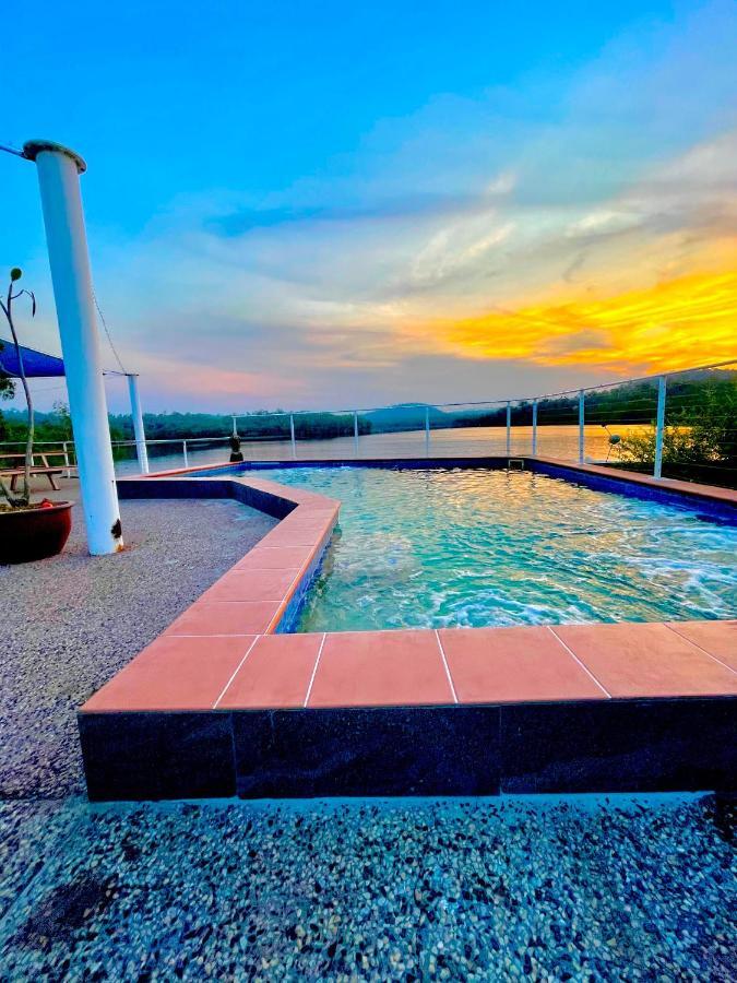 De Lago Resort On Lake Bennett 외부 사진
